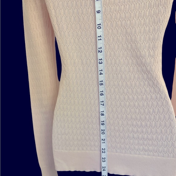 Victoria’s Closet gorgeous pale pink lightweight sweater - Picture 4 of 5
